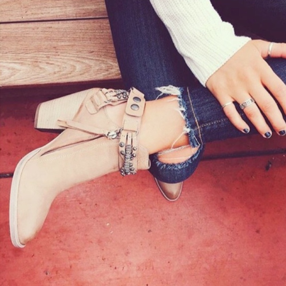 Dolce vita booties, lovely taupe color.